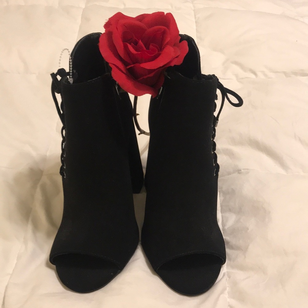 Opened toed lace up, zipper up cropped boots